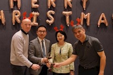 小小的园外，大大的世界 园外温暖的一家人——2018苏州工业园区外国语学校全校外教圣诞晚宴