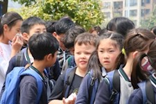 苏州工业园区外国语学校组织国际小学部进行校车安全教育及演练活动