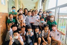 垃圾分类创环境 园外环保我先行