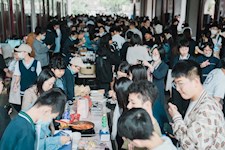 十年同行，感恩有您！——园外初中部举办2021年“5.20情系园外”爱心义卖活动