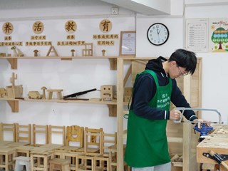 走进园外