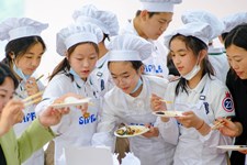 厨艺争霸火力全开，共享园外美食之味｜园外小学部第三届养活教育厨艺秀